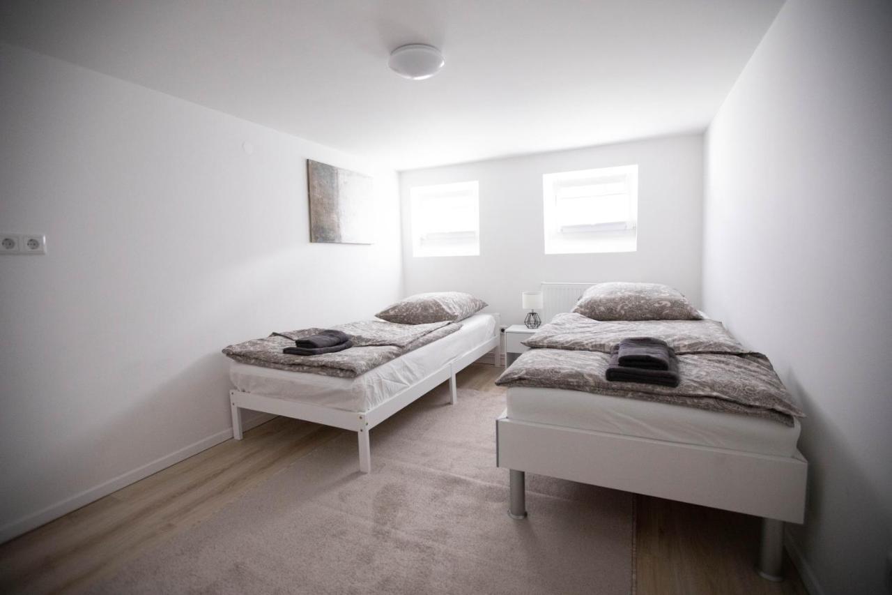 80qm - 4 - Private Parking - Keller-basement - Mallibase Apartment *