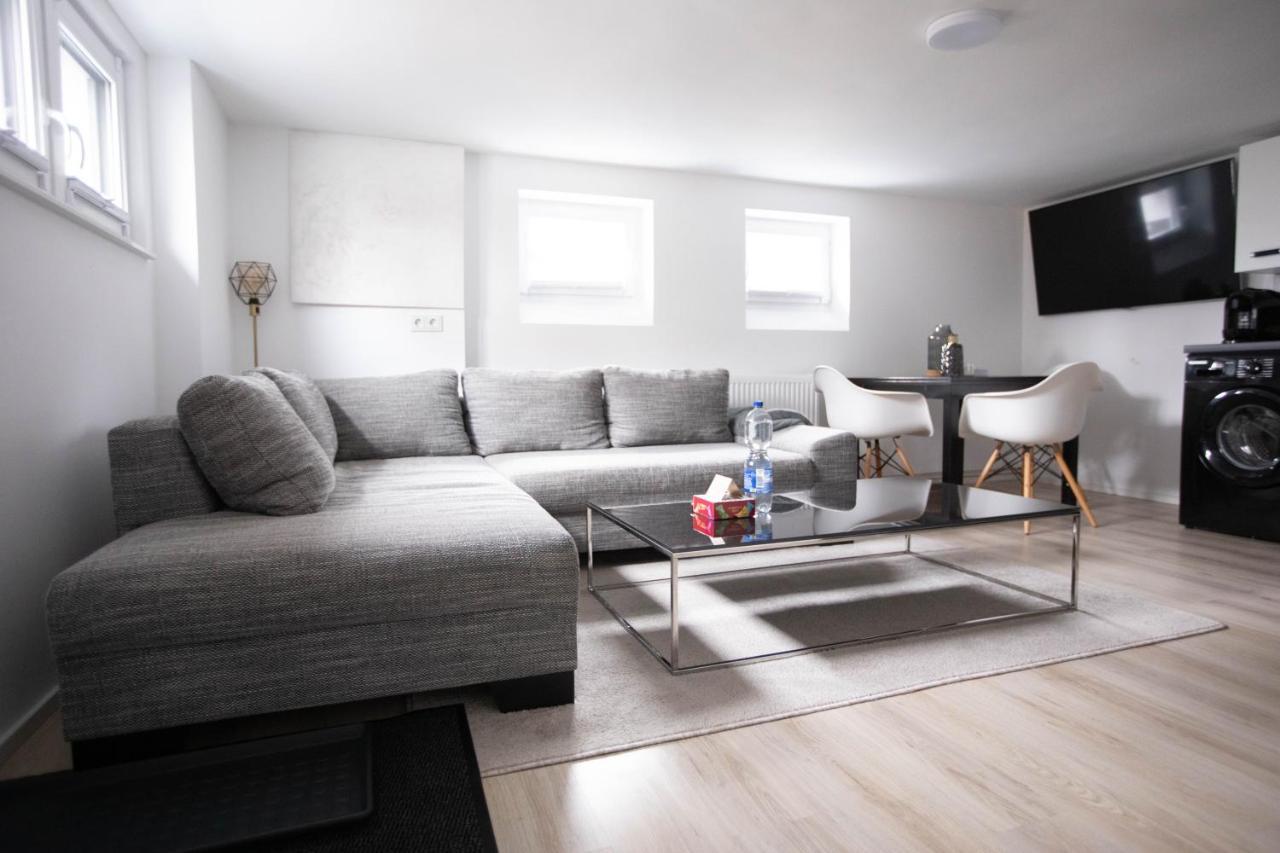 80qm - 4 - Private Parking - Keller-basement - Mallibase Apartment Hannover